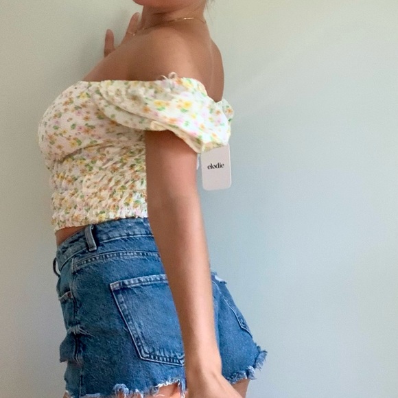 NWT peasant style crop top with puffy sleeves - Picture 5 of 8